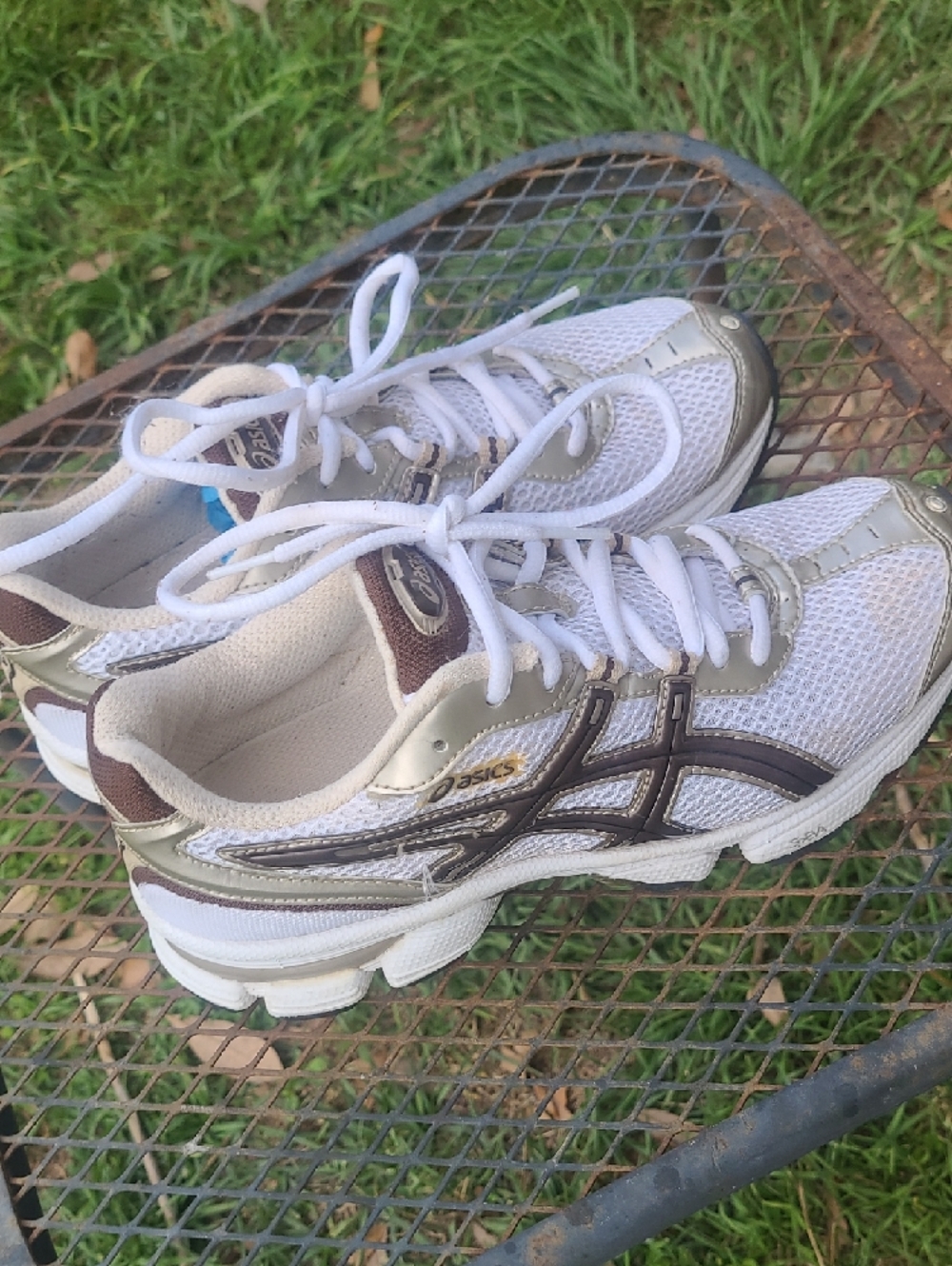 Asics White and Brown Mesh Running Shoes - Picture 5 of 9